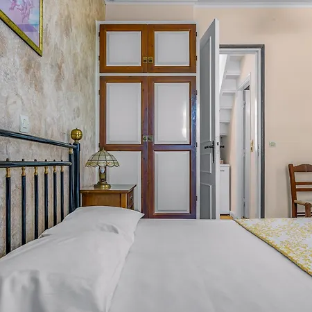 Aiolos Apartment