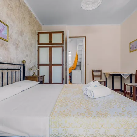 Aiolos Apartment