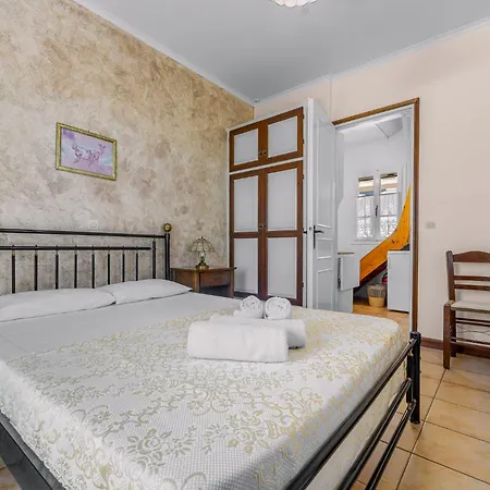 Aiolos Apartment Tsoukaladhes