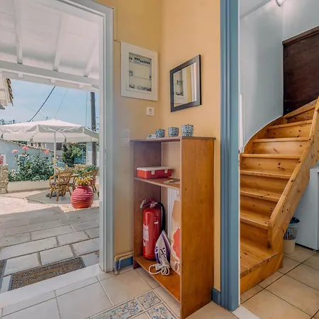 Aiolos Apartment *